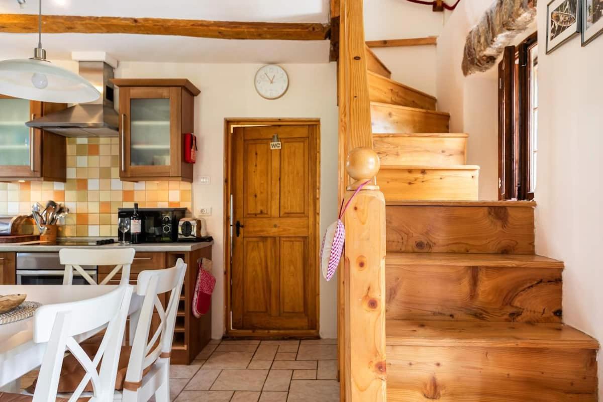 Holiday Home Katric Kamno Exteriér fotografie